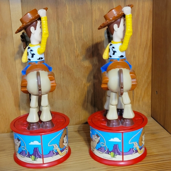 1999 Disney Pixar Toy Story 2 WOODY'S ROUNDUP Candy Dispenser Toy McDonald's - Picture 4 of 6